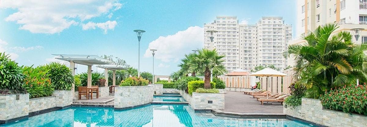 Hồ Bơi Vô Cực & Sàn Tắm Nắng Resort