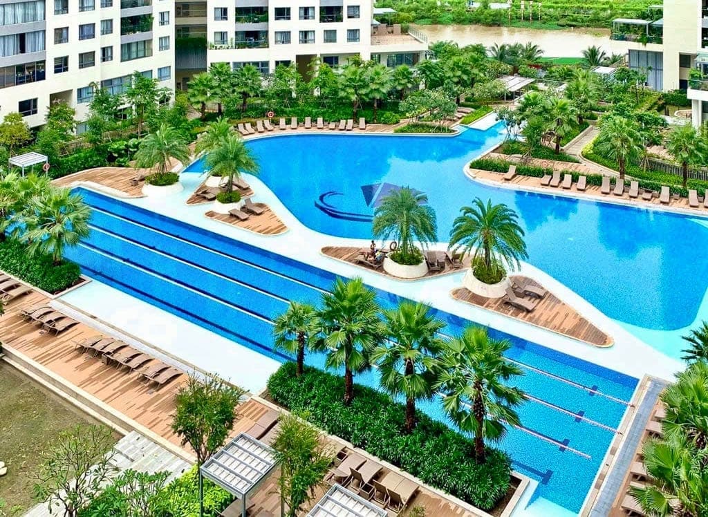 Hồ Bơi Vô Cực & Sàn Tắm Nắng Resort