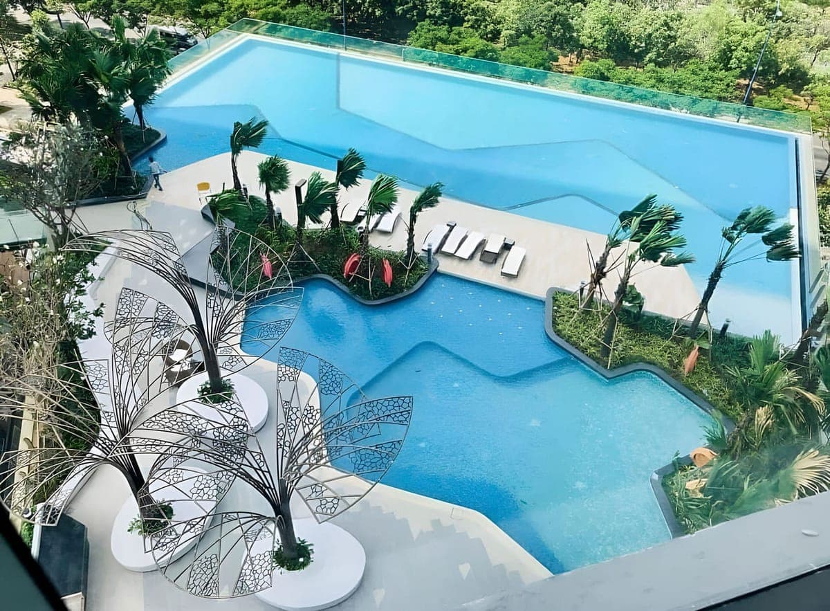Hồ Bơi Vô Cực & Sàn Tắm Nắng Resort