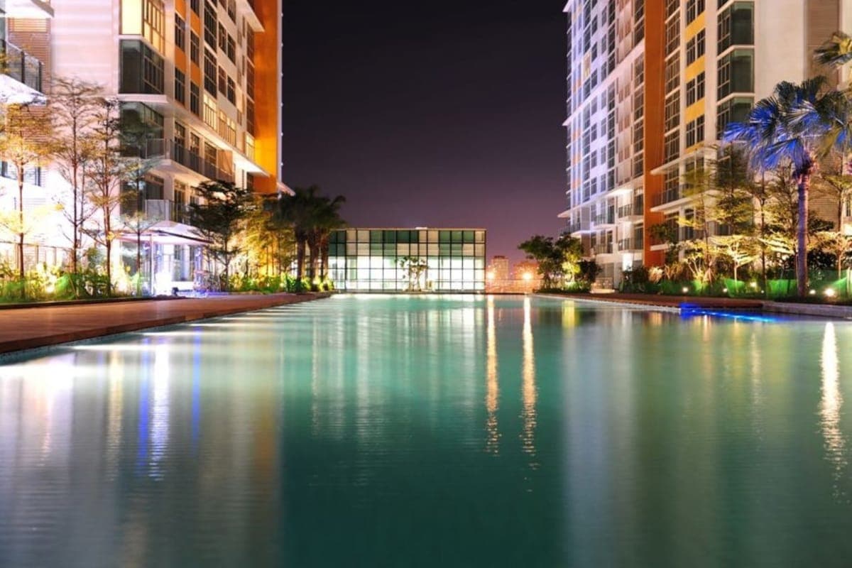 Hồ Bơi Vô Cực & Sàn Tắm Nắng Resort